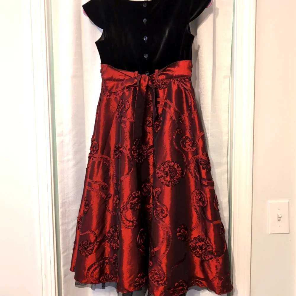 Special Occasion Girl's Dress Velvety Bodice‎ Red Skirt Size 11